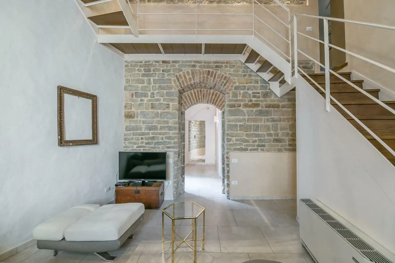 Historical Stone House, In The Amazing Centre Of Florence! Italy